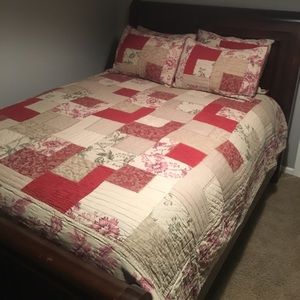 Pottery Barn Queen Size Quilt with 4 shams